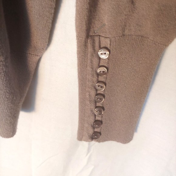 "Navy boot Lightweight Sweater with Boat Neck and Stylish Sleeve Buttons" - Picture 3 of 4